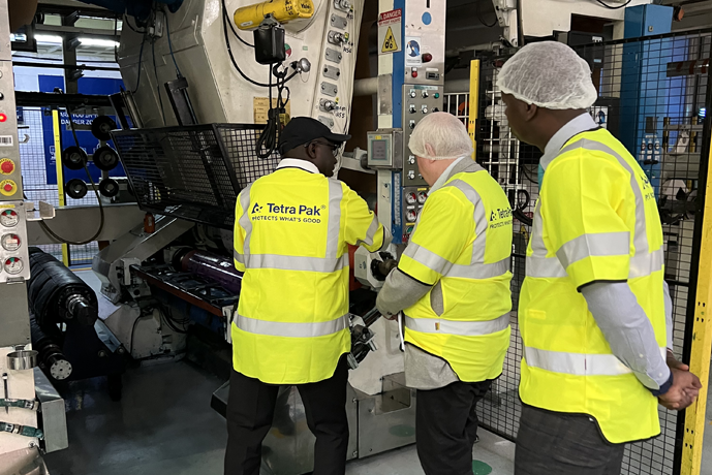 Under resan besökte Ericsson Tetrapaks produktionslokaler.