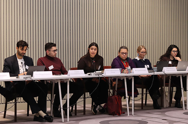 Representanter från civilsamhället i ett mötesrum. 