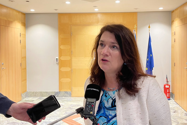 Ann Linde ger intervju på Sveriges EU-representation 