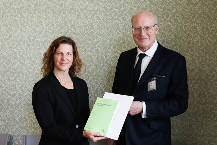 Nina Larsson, jämställdhets- och arbetslivsminister samt Dag Mattsson, justitieråd och särskild utredare.