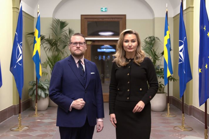Foto på energi- och näringsminister Ebba Busch och statssekreterare Simon Westberg.