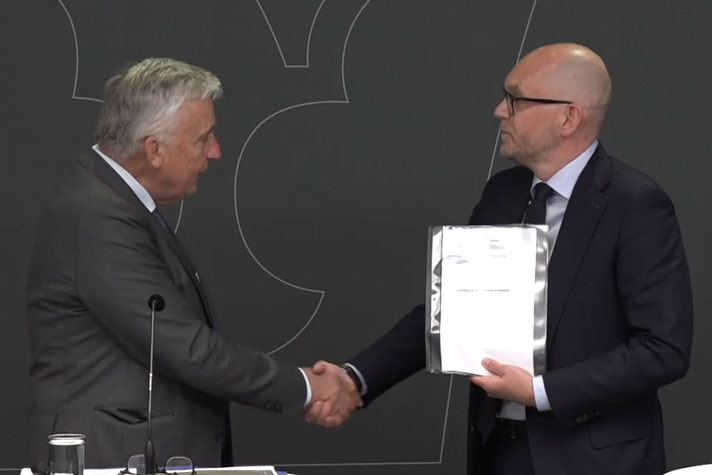 Den särskilde utredaren överlämnar promemorian till statsrådet.