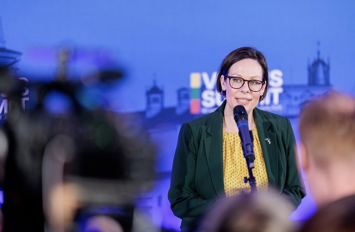 Utrikesministern håller ett anförande