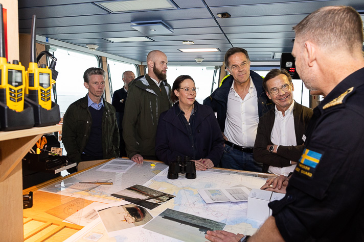 Ulf Kristersson, Mark Rutte, Maria Malmer Stenergard, Pål Jonsson och Carl-Oskar Bohlin inne i Amfitrite.