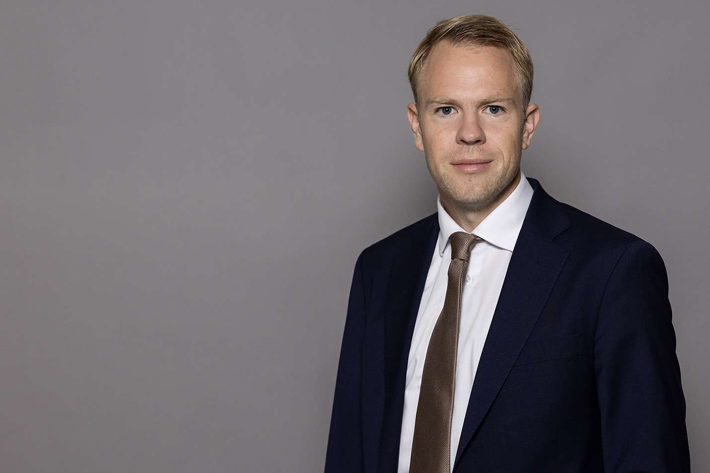 Adam Alfredsson, statssekreterare hos arbetsmarknads- och integrationsministern Mats Persson