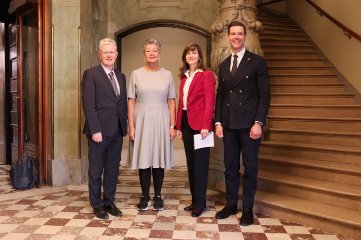 Mark Pearson, OECD, Ylva Johansson, EU:s särskilds sändebud för ukrainare i EU, Mariya Aleksynska, OECD och Johan Forssell, migrationsminister.