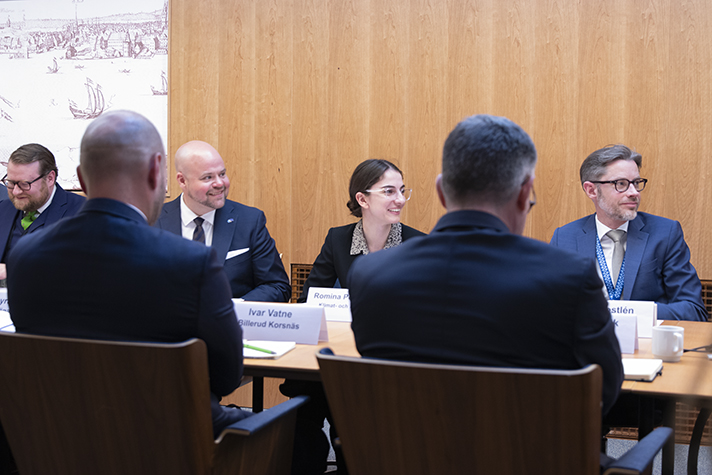 Politisk ledning i förgrunden