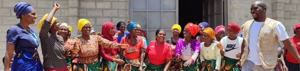 Grupp av kvinnor som firar. 