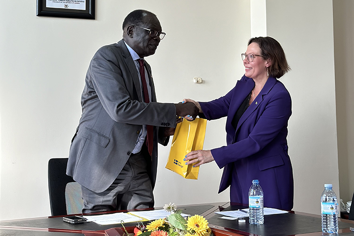 Statsrådet och Ugandas minister med ansvar för flyktingfrågor