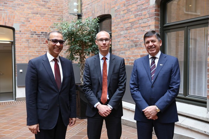 Phidias Pilides och Fikri Toros, Cyperns respektive turkcypriotiska handelskammaren träffar statssekreteraren Oscar Stenström. 