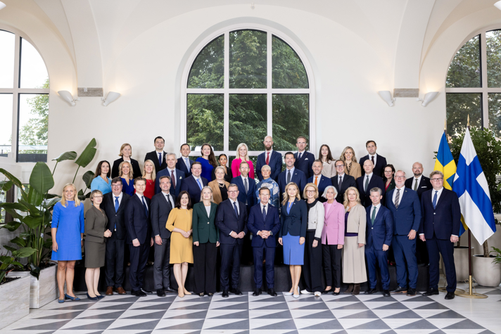 Familjefoto p&#xE5; den svenska och finska regeringen.