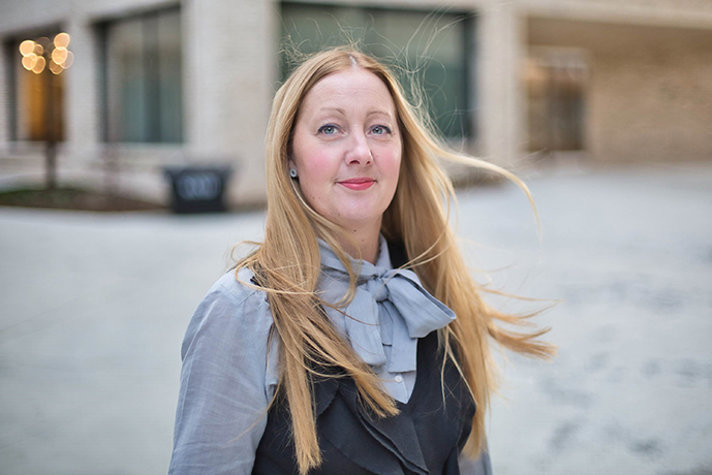 Linda Schön Doroci står utomhus