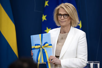 Finansminister Elisabeth Svantesson på pressträffen.