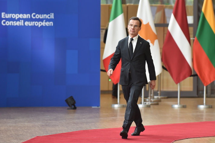 Statsminister Ulf Kristersson på väg in till mötet med Europeiska rådet i Bryssel.