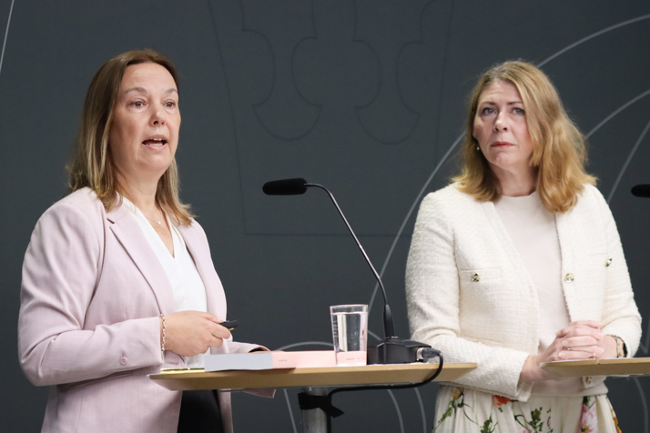 Regeringens särskilde utredare Anna Nergårdh och sjukvårdsminister Elisabet Lann på pressträff.