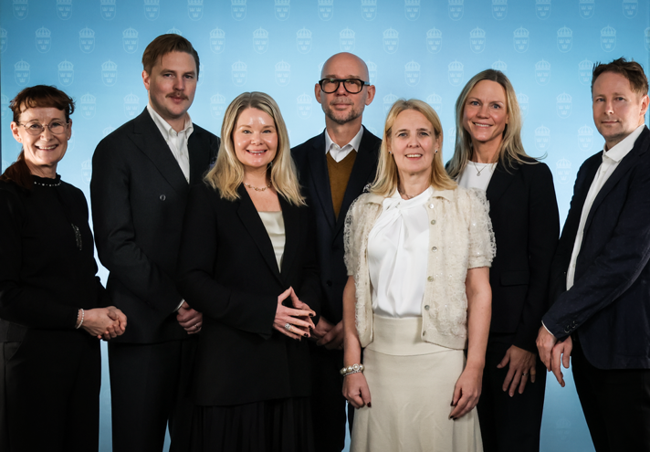 Gruppfoto på innovationsråden och de två medarbetarna som samordnar på arbetet utifrån Regeringskansliet.