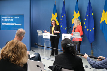 Maria Malmer Stenergard, migrationsminister och Linda Lindberg, Sverigedemokraternas gruppledare i riksdagen.
