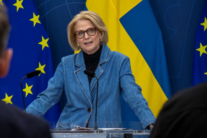 Finansminister Elisabeth Svantesson under pressträffen