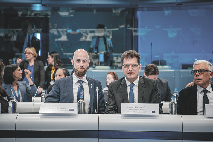 Minister för civilt försvar Carl-Oskar Bohlin tillsammans med Janez Lenarčič, EU-kommissionär för humanitärt bistånd och krishantering.