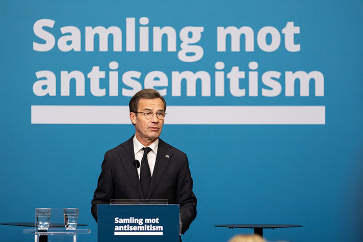 Statsminister Ulf Kristersson talar vid symposiet Samling mot antisemitism.
