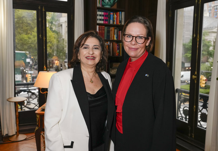 Utrikesminister Maria Malmer Stenergard står tillsammans med Sima Bahous, UN Women ED