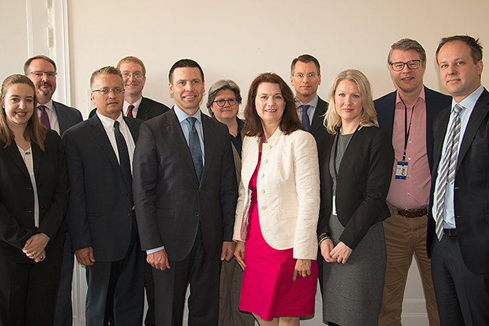 Ann Linde och Kevin McAleenan tillsammans med delegationer från Sverige och USA.