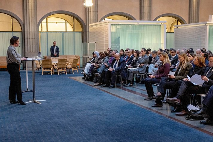 Utrikesminister Maria Malmer Stenergard talar inför den diplomatiska kåren i Stockholm.