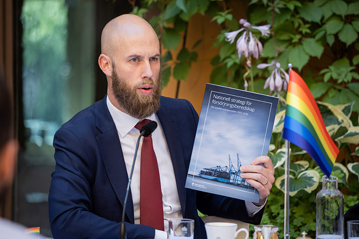 Minister för civilt försvar Carl-Oskar Bohlin.