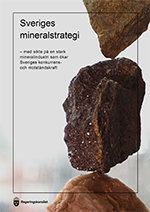 Omslag till rapporten ”Sveriges mineralstrategi” med tre staplade bruna stenar mot ljus bakgrund. På omslaget finns även text om hållbar användning av landets mineralresurser.