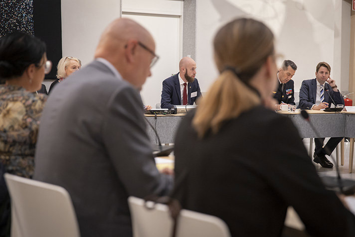 Minister för civilt försvar Carl-Oskar Bohlin inleder Näringslivsrådets tredje möte. 