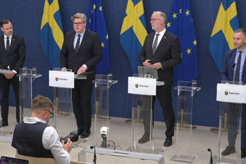 Adam Marttinen (SD), ledamot i justitieutskottet, justitieminister Gunnar Strömmer, utbildningsminister Johan Pehrson och civilminister Erik Slottner vid var sin talarpulpet..