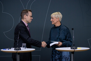 Särskilde utredaren Erik Janzon, rättschef vid Skolverket och äldre- och socialförsäkringsminister Anna Tenje.