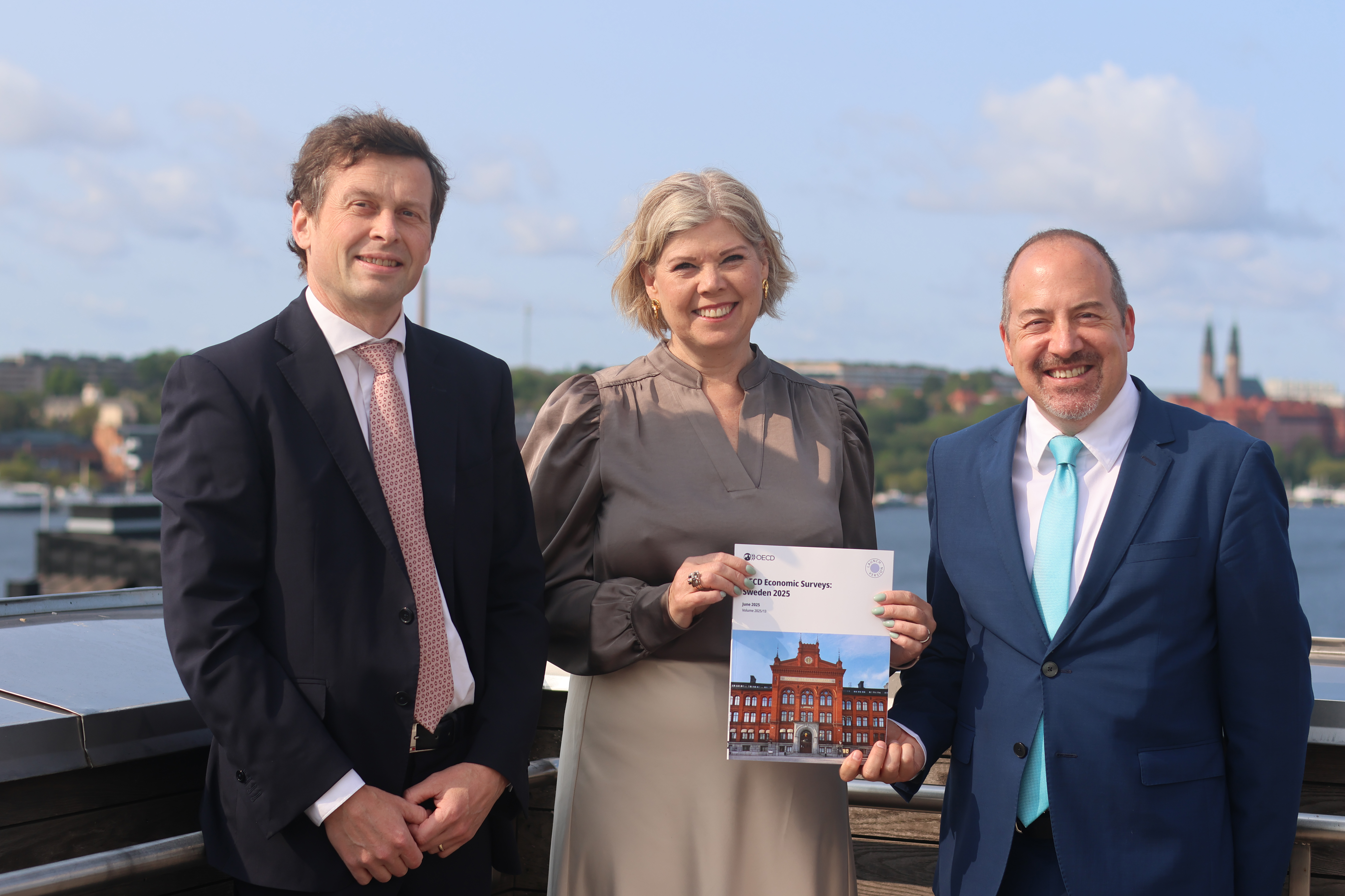 Jon Pareliussen, seniorekonom vid OECD:s ekonomiska avdelning, statssekretare Johanna Lybeck Lilja och Álvaro S. Pereira, chefsekonom vid OECD
