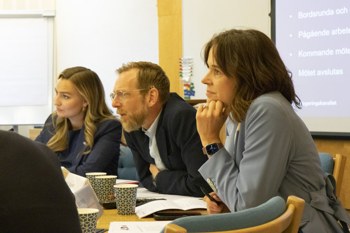 Energi- och näringsminister Ebba Busch, socialminister Jacob Forssmed och statssekreterare Sara Modig under life science-mötet den 11 juni.