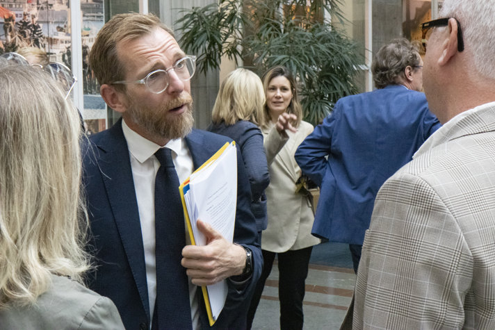 Socialminister Forssmed under mötet med regeringens rådgivande grupp för life science.