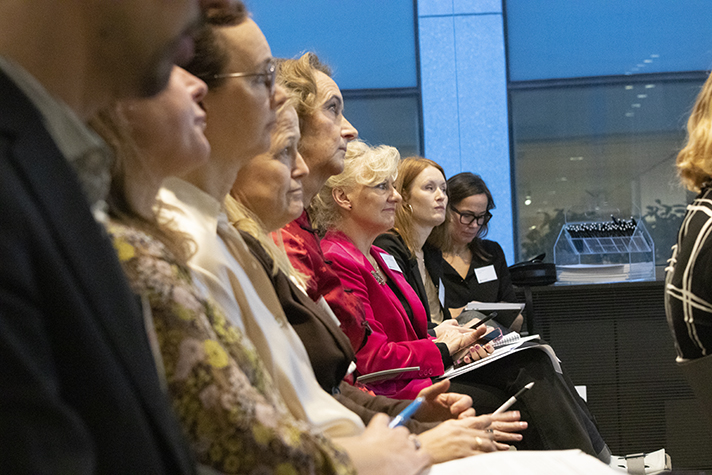 God uppslutning från life science-sektorn när statsråden Busch, Forssmed och Persson bjöd in till en hearing för att diskutera och lyfta vilka frågeställningar som är mest angelägna för regeringen att ta sig an i uppdateringen av den nationella life science-strategin.