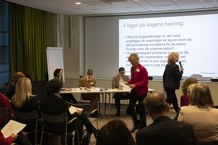 – Sverige ska vara en ledande life science-nation och sektorn står i dag för ca 10 procent av Sveriges export. Det är därför av stort värde att lyssna in var vi i sektorn behöver samverka bättre och vad som krävs av ekosystemet för att forskning och innovation ska fortsätta bidra till effektiva behandlingar som kommer patienter till del. Vad behövs för att life scienceföretag även i fortsättningen ska växa och investera här och bidra till svensk konkurrenskraft och välfärd? säger energi- och näringsminister Ebba Busch