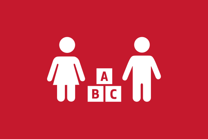 Mörkröd bakgrund vita illustrationer, två yngre barn står på varsin sida om tre klossar med bokstäverna A, B och C.