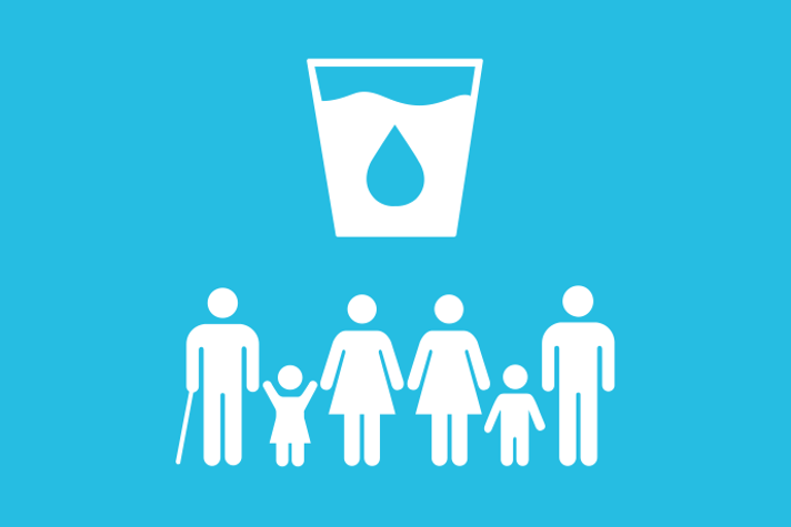 Ljusblå bakgrund vita illustrationer, sex personer i olika åldrar som står tillsammans under ett vattenglas.