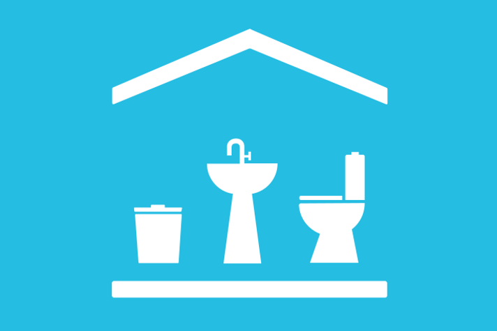 Ljusblå bakgrund vita illustrationer, en soptunna, ett handfat och en toalett under samma tak.