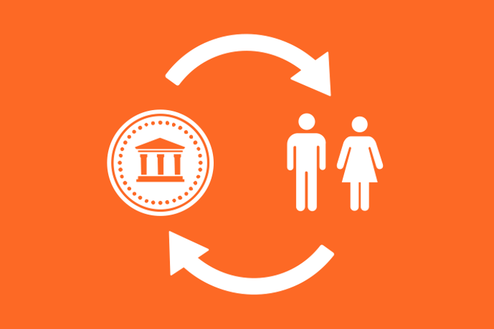 Orange bakgrund vita illustrationer, till vänster ett mynt, till höger två personer som står. Överst en halvcirkelformad högerpil. Nederst en halvcirkelformad vänsterpil.