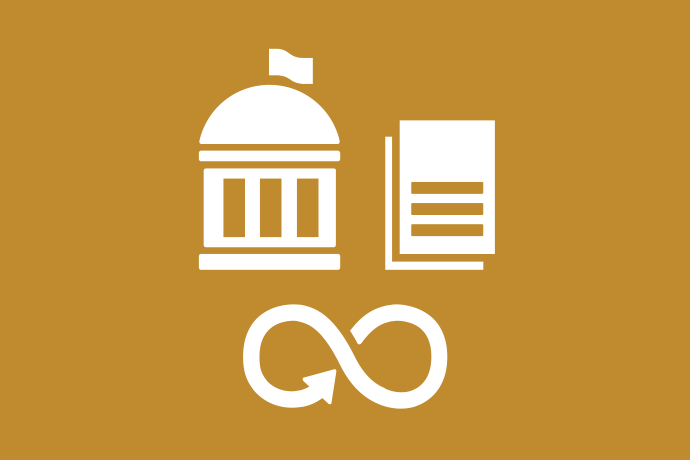 Mörkt senapsgul bakgrund vita illustrationer, överst en byggnad för folkvalda intill en bok med tre rader på omslaget. Nederst ett oändlighetstecken.