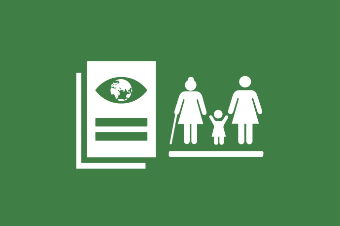 Mörkgrön bakgrund vita illustrationer, en bok. På bokomslaget ett likhetstecken och ett öga med en jordglob som pupill. Bredvid står tre personer i olika åldrar.