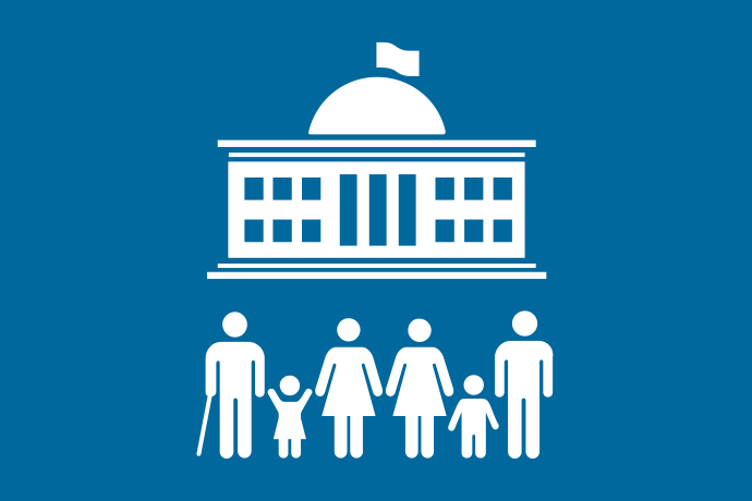 Blå bakgrund vita illustrationer, sex personer i olika åldrar står framför en parlamentsliknande byggnad.