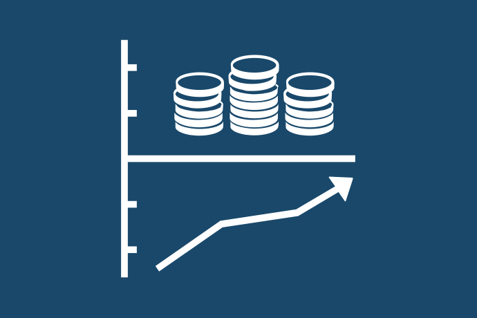 Marinblå bakgrund vita illustrationer, ett diagram där x-axeln träffar y-axeln på mitten. Över x-axeln tre staplar mynt. Under x-axeln en uppåtgående trend.