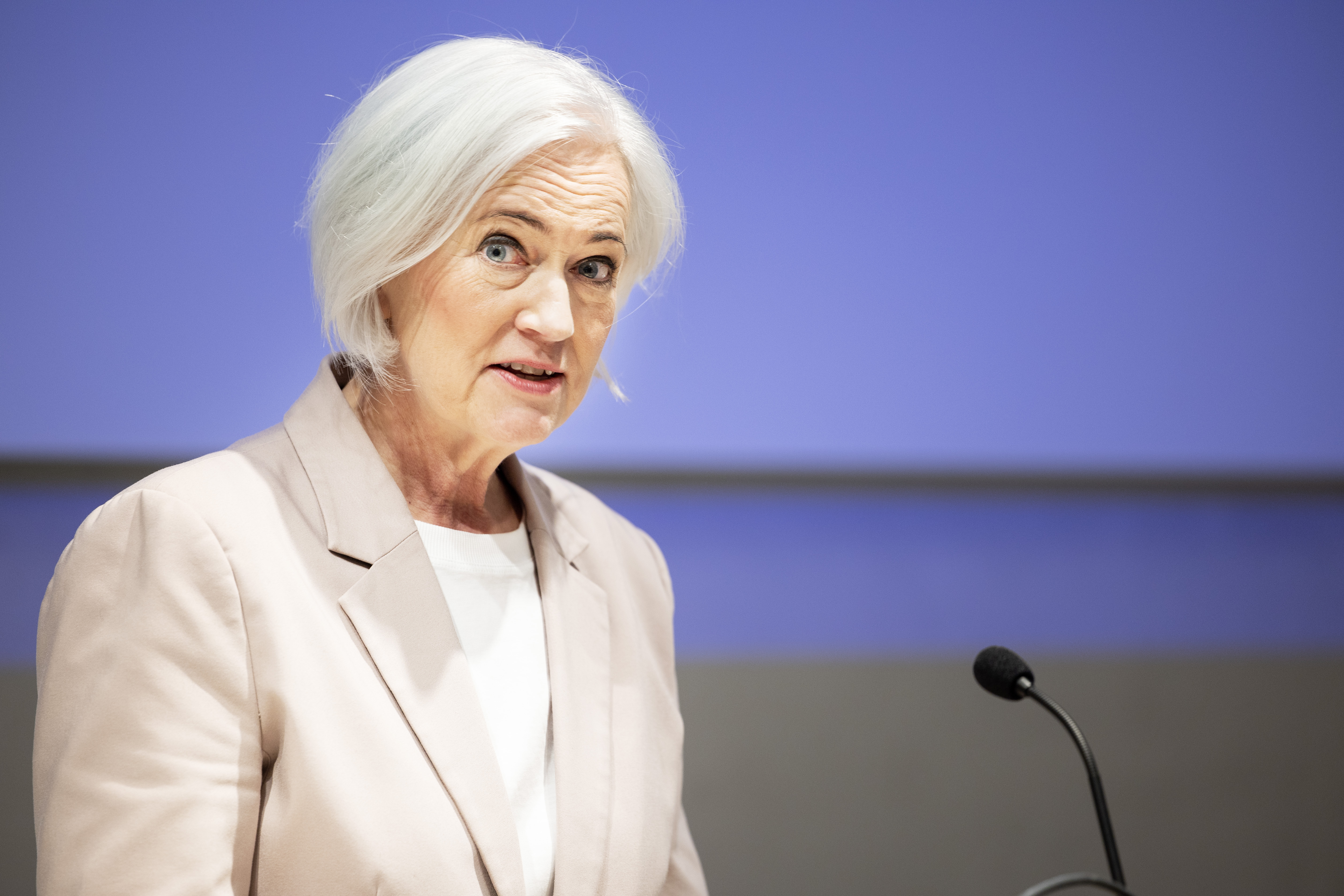 Porträtt av sjukvårdsminister Acko Ankarberg Johansson