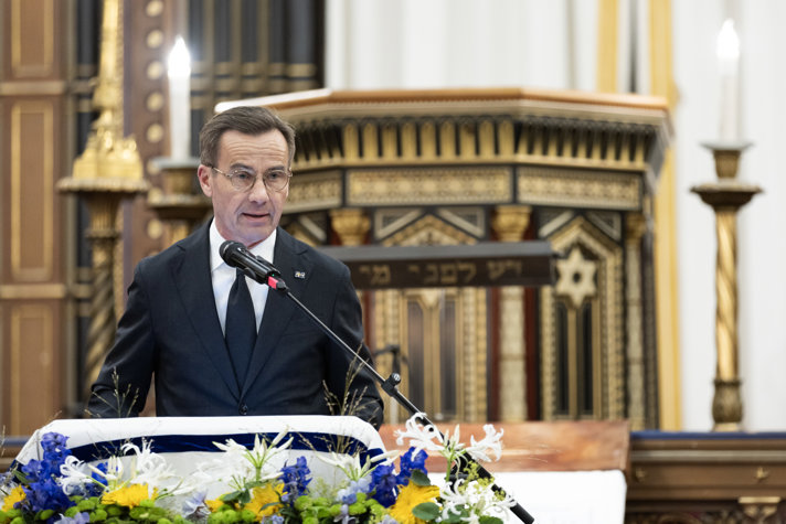 Statsminister Ulf Kristersson i Stora synagogan i Stockholm