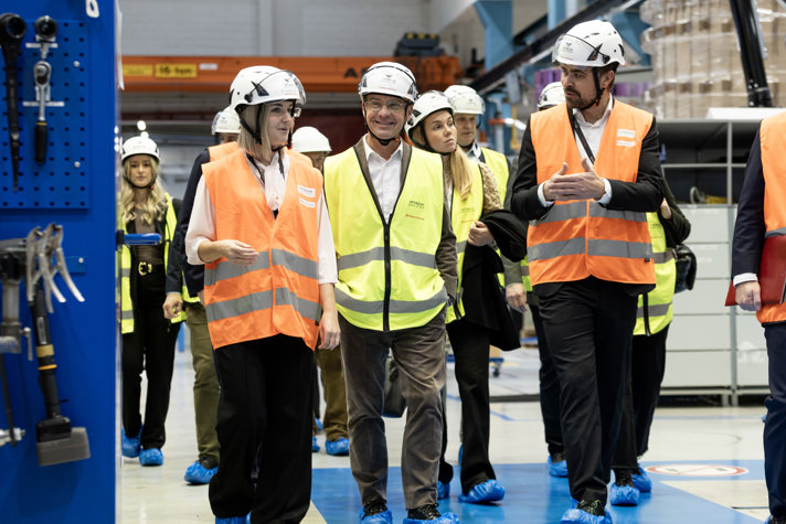 Statsminister Ulf Kristersson besökte Hitachis verksamhet i Ludvika.