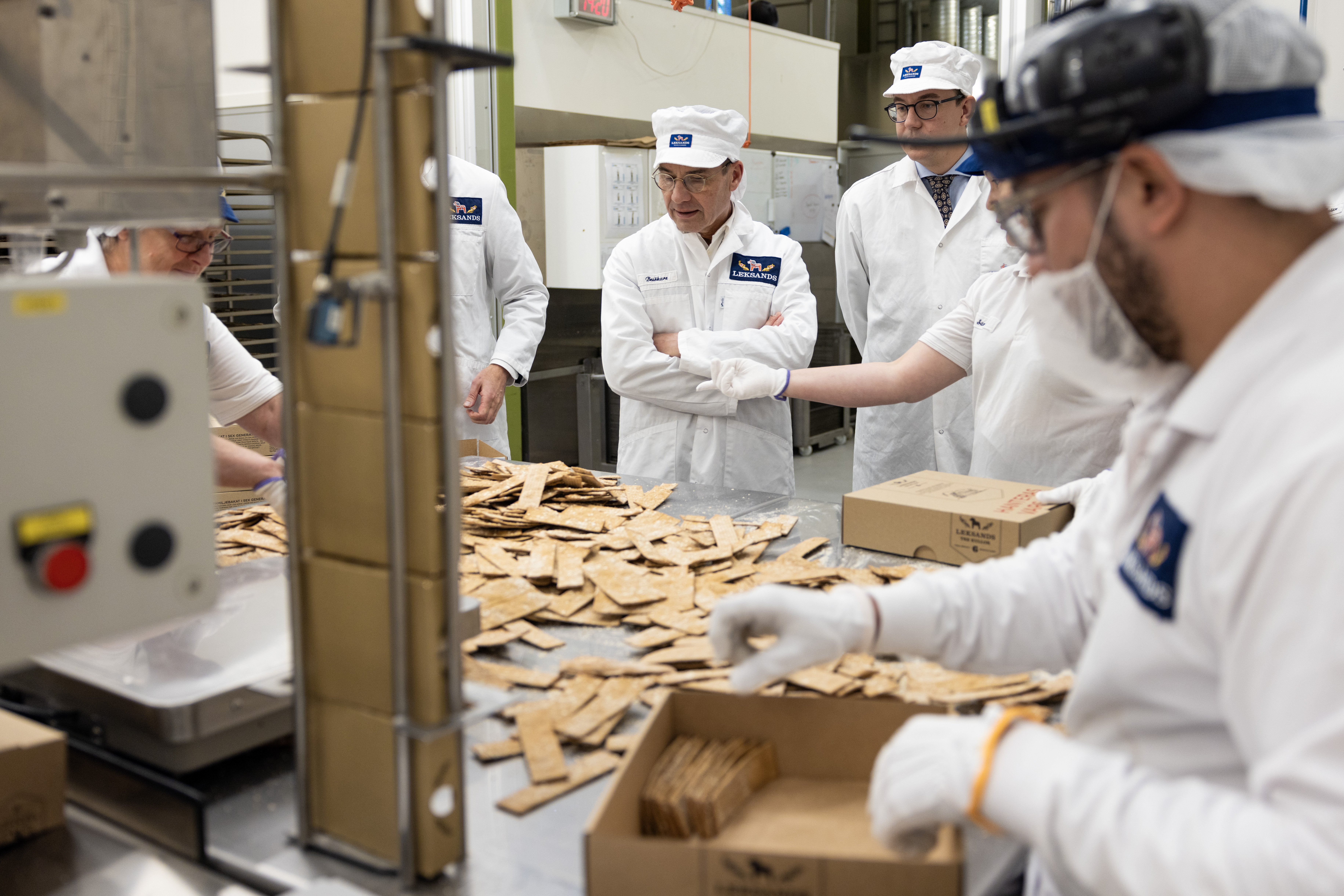 Statsministern besökte också Leksands Knäckebröd under besöket i Dalarna.