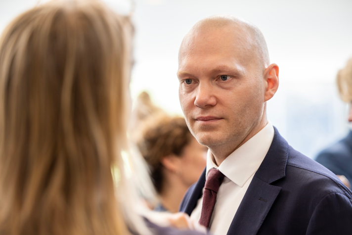 Finansmarknadsminister Niklas Wykman besökte det Nationella klimatmötet. 